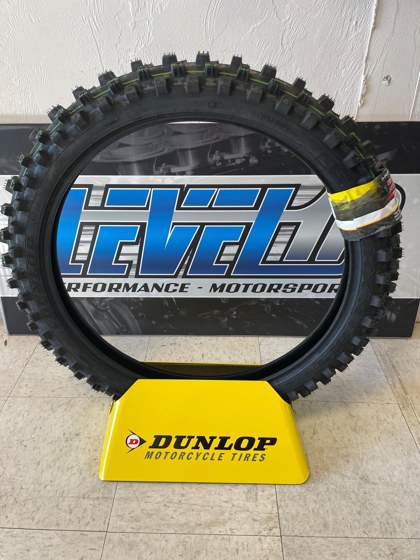 DUNLOP Tire - Geomax AT82