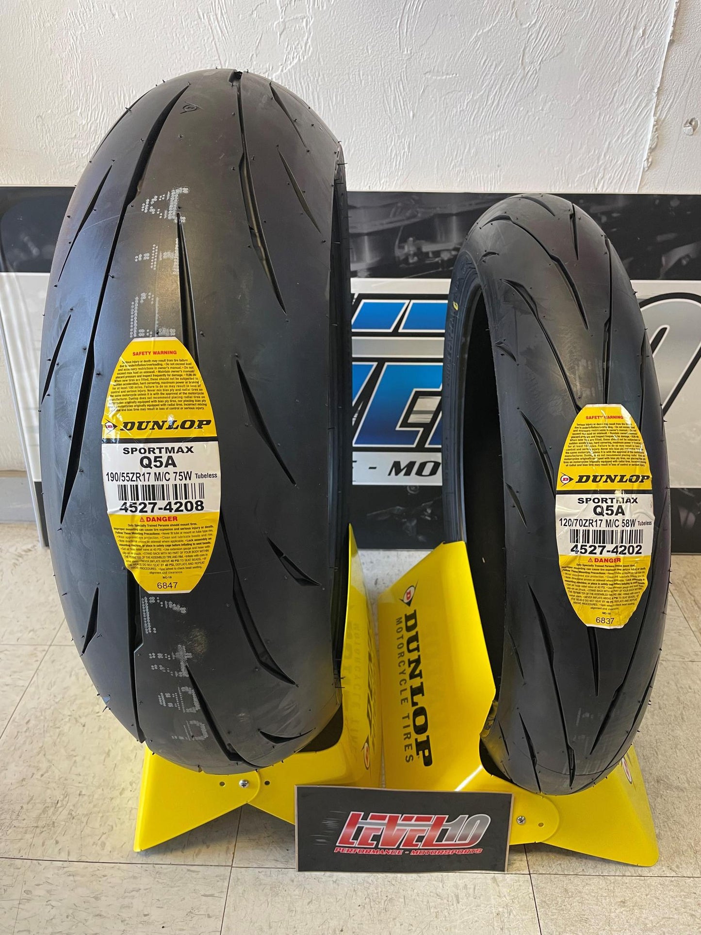 DUNLOP Tire - Sportmax Q5A - Front - 120/70ZR17 - (58W) + Rear - 190/55ZR17 - (75W) (SET)