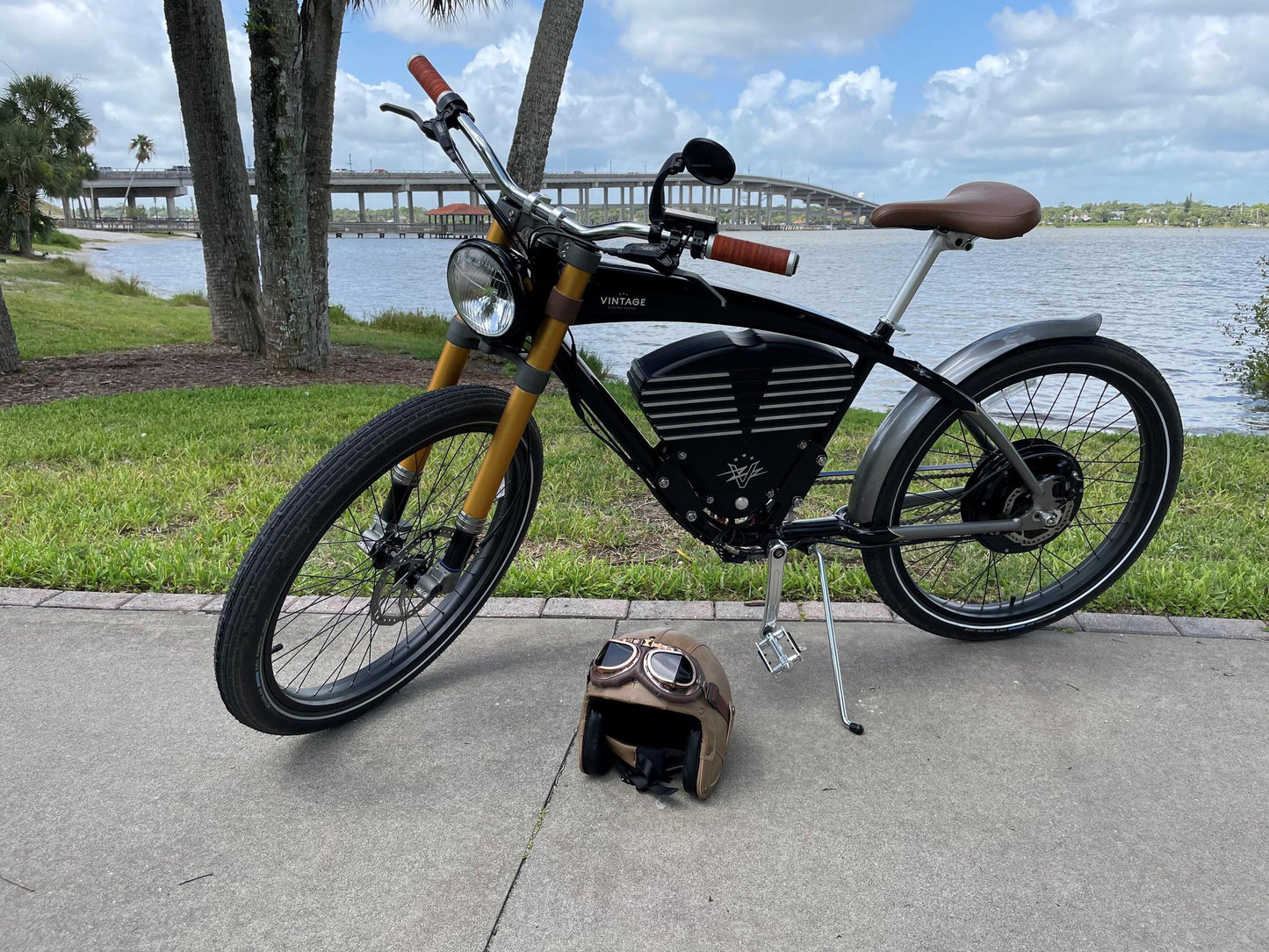 VINTAGE ELECTRIC BIKE 72V ROADSTER - DEMO BIKE   FB0102-DC